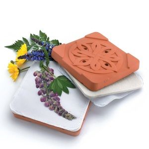 Lee Valley Flower Press Microwave